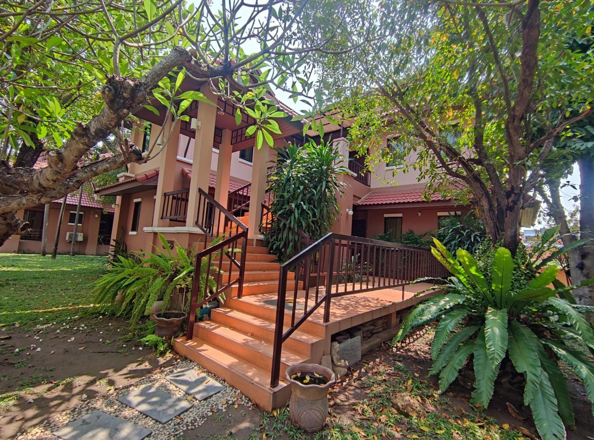 Areena Resort And Hotel Uttaradit Esterno foto